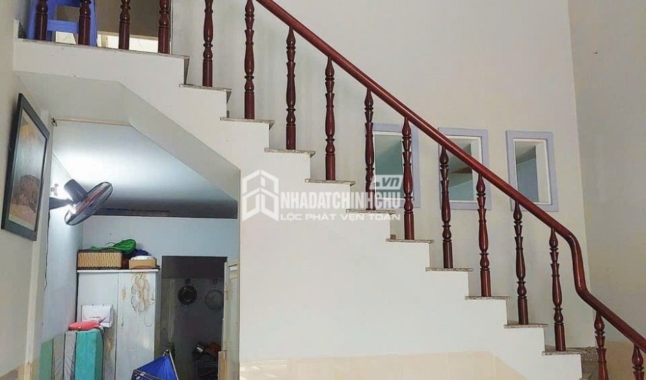 Nhà phố đẹp Linh Xuân - 52m2 -  Nhỉnh 4 tỷ - Hẻm 6m – Ôtô đậu trước nhà